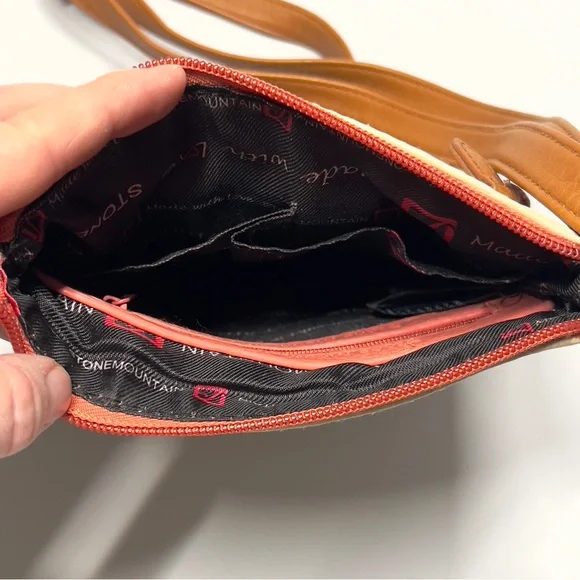 STONE MOUNTAIN Leather Crossbody Bag in Cream and Pink Zip Pocket - Picture 5 of 10